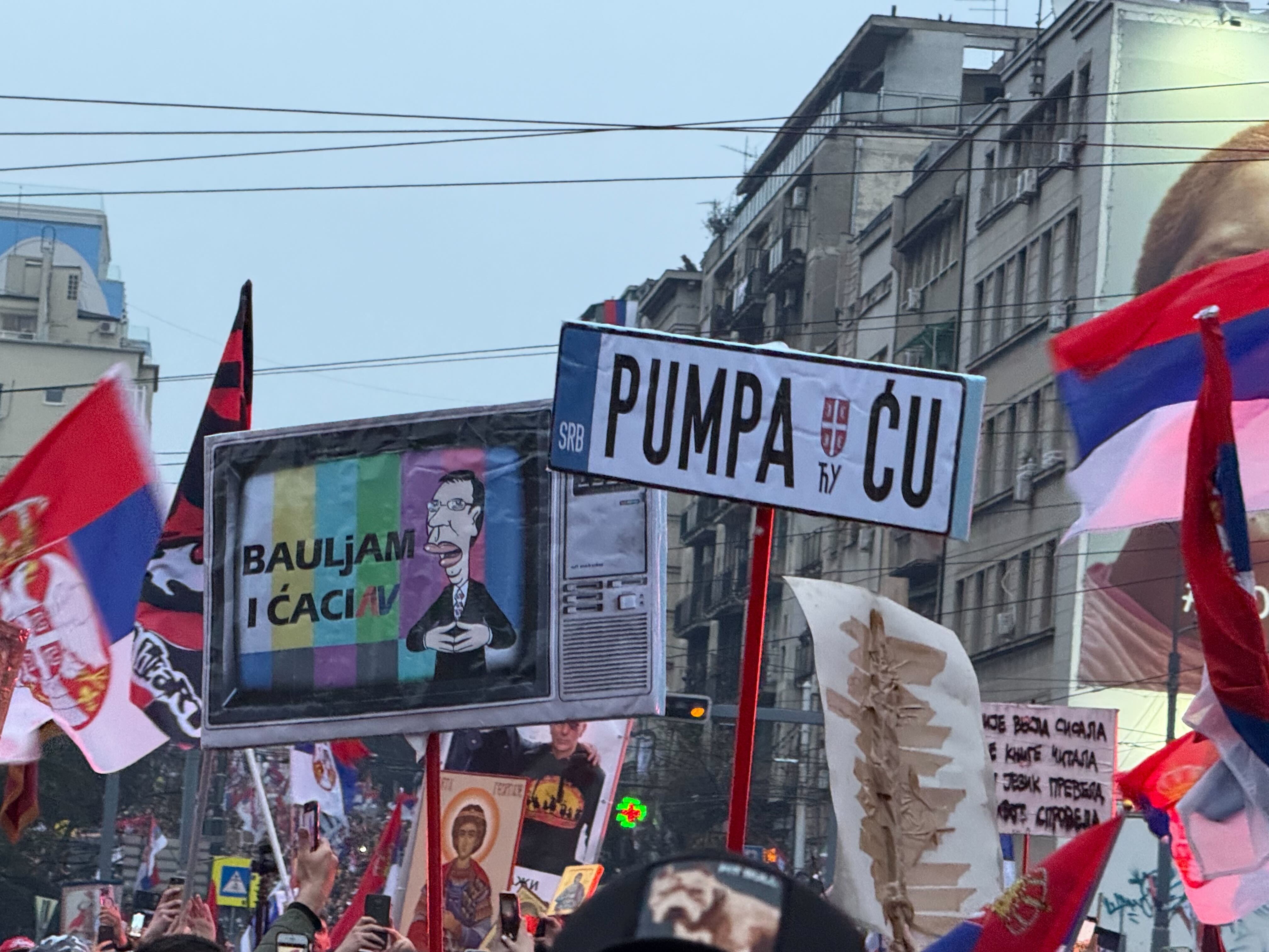 Am Wochenende versammelten sich hunderttausende Serbinnen und Serben zu Protesten gegen Präsident Aleksandar Vučić