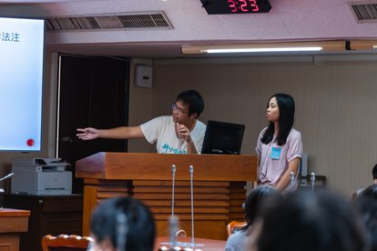 © TYAD&FNF A participant were using Hakka language to interpellate legislators.